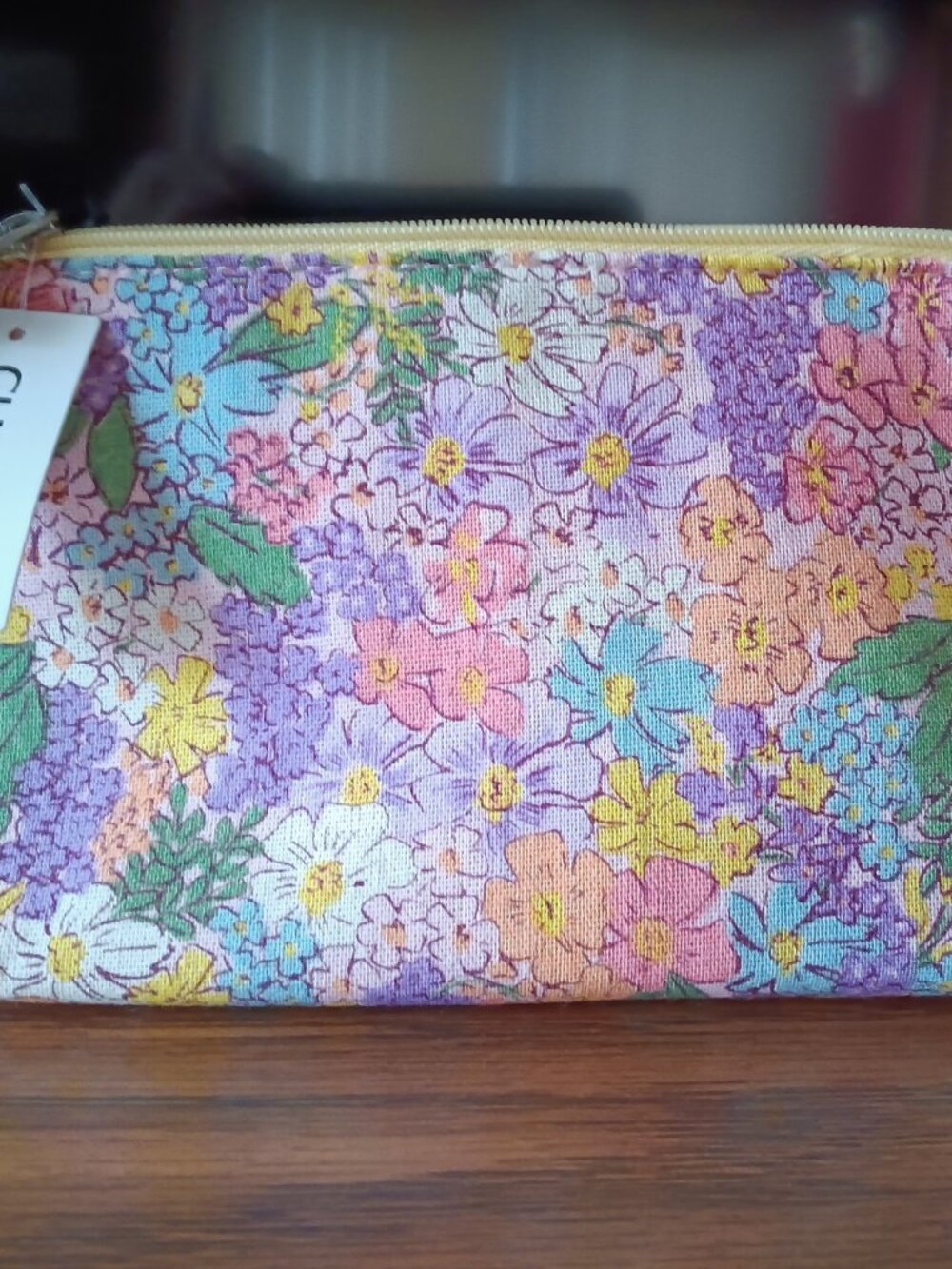 New Clinique Cosmetic Bag with 5 Travel Size Products - Picture 8 of 8